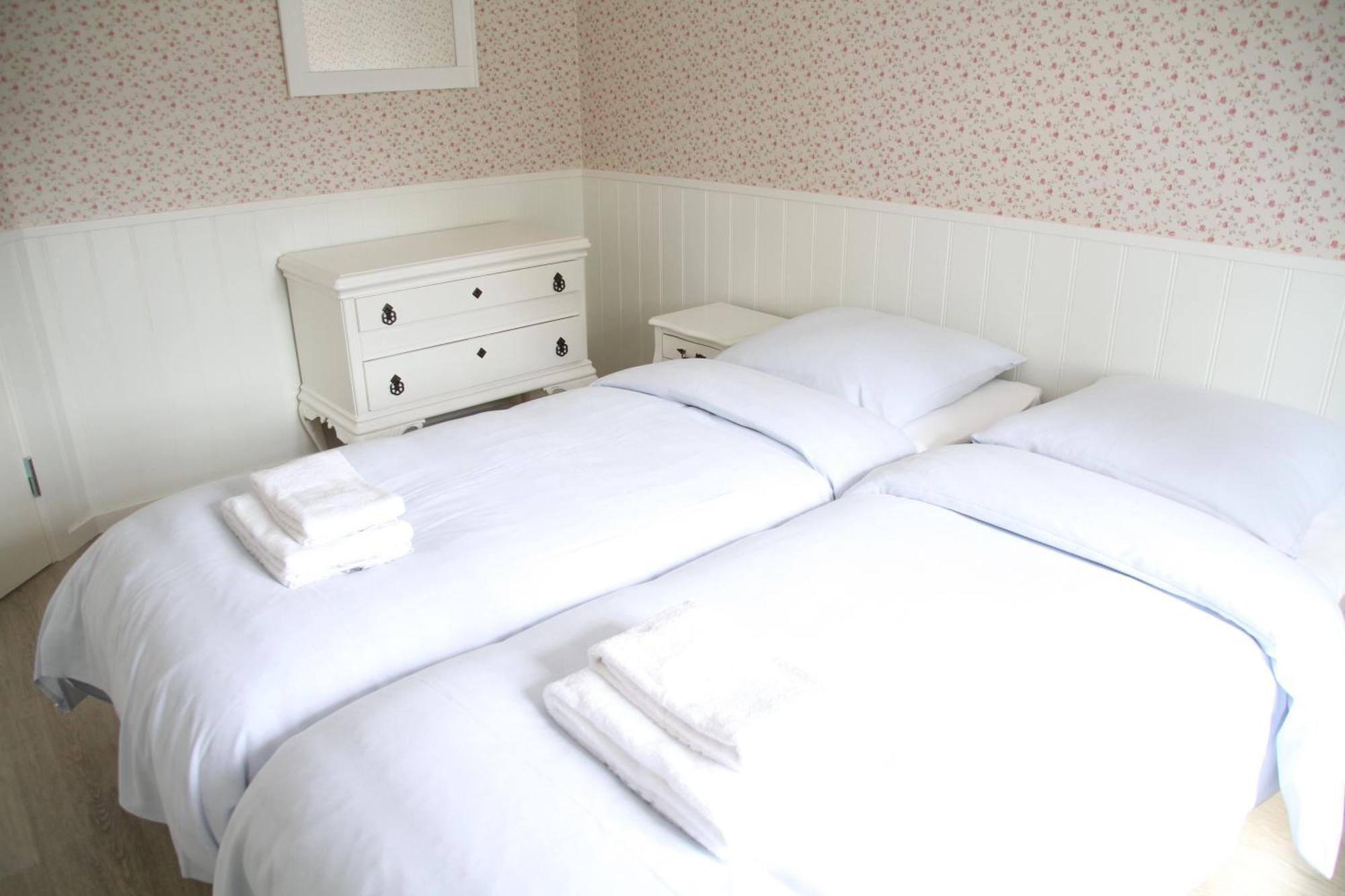 Blabjerggaard - Hennebysvej 60 Aparthotel เฮนเน สตรานด์ ภายนอก รูปภาพ